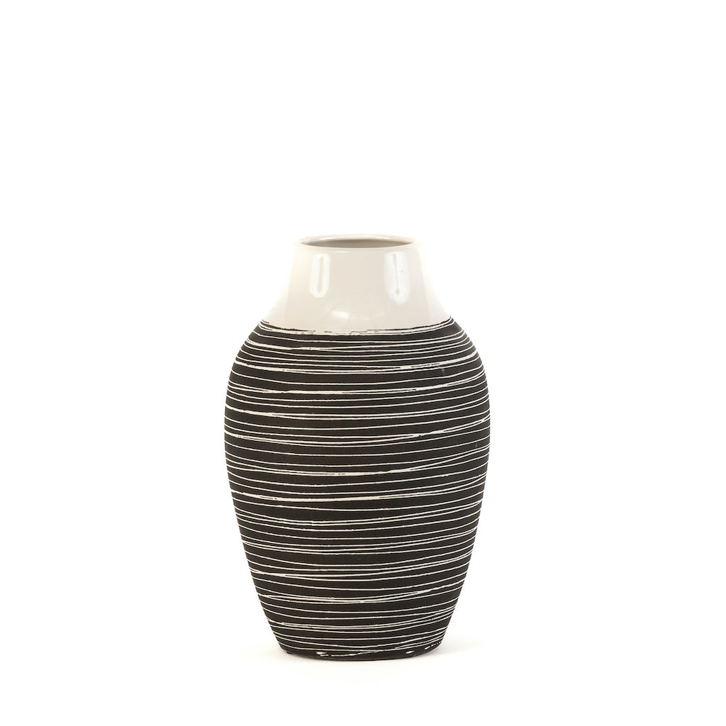 VASIJA NEGRA CON LINEAS BLANCAS 17D X 28H CM