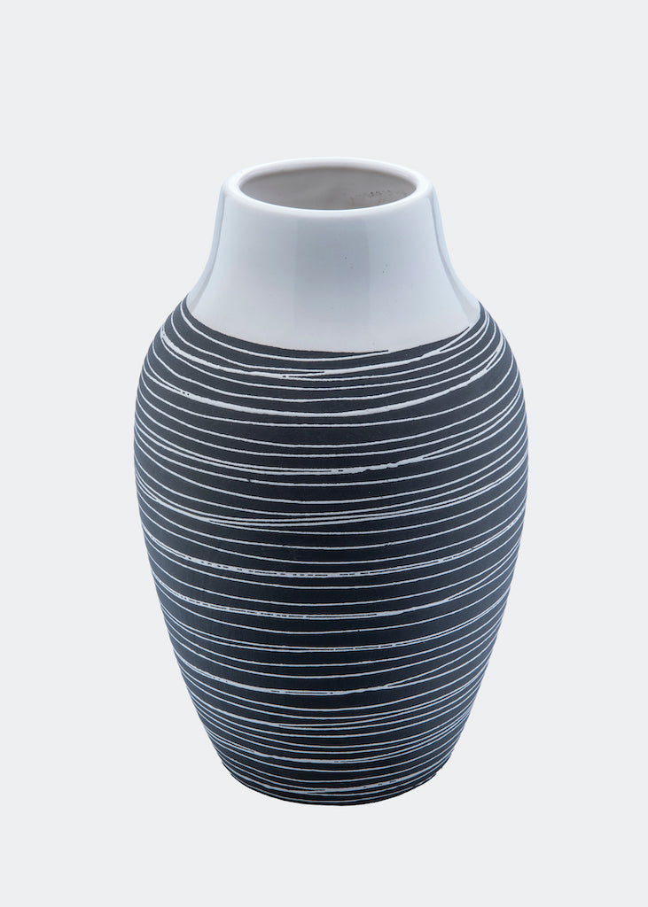 VASIJA NEGRA CON LINEAS BLANCAS 17D X 28H CM