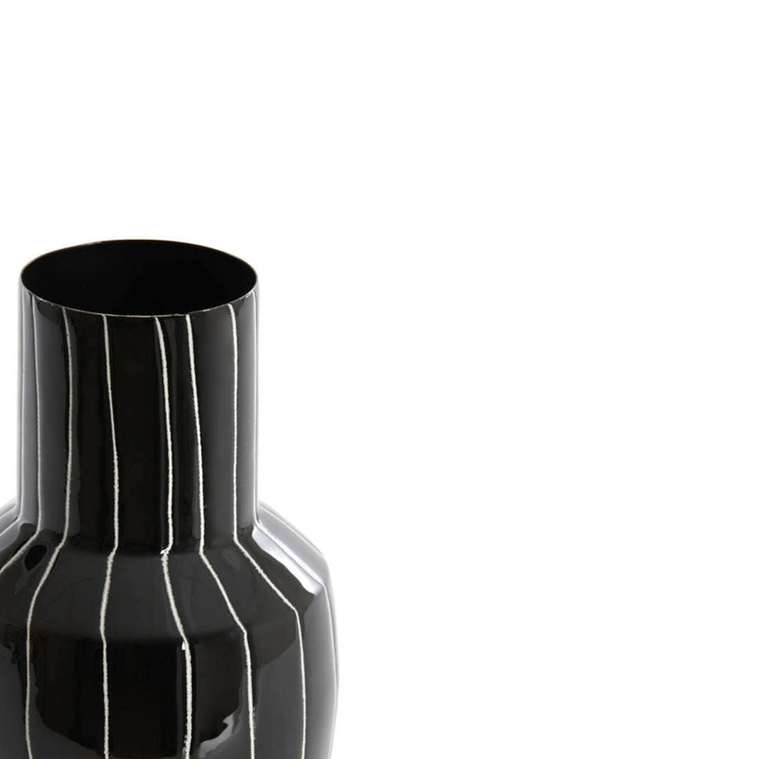 Adorno Negro Brillo con Líneas Blancas | Elegante y Sofisticado