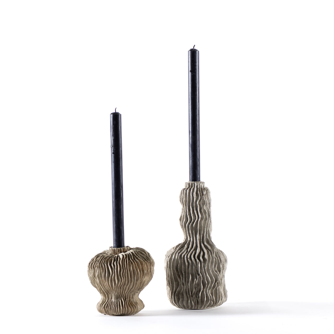 Candelabro Líneas de Poliresina | Estilo Moderno y Elegante