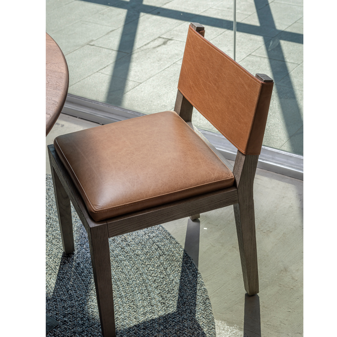 SILLA | JUAN madera natural y cuero