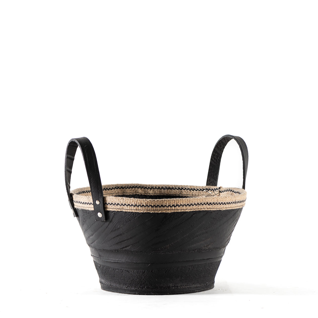 CANASTO HECHO DE NEUMATICO NEGRO / 35.5D X 20H CM