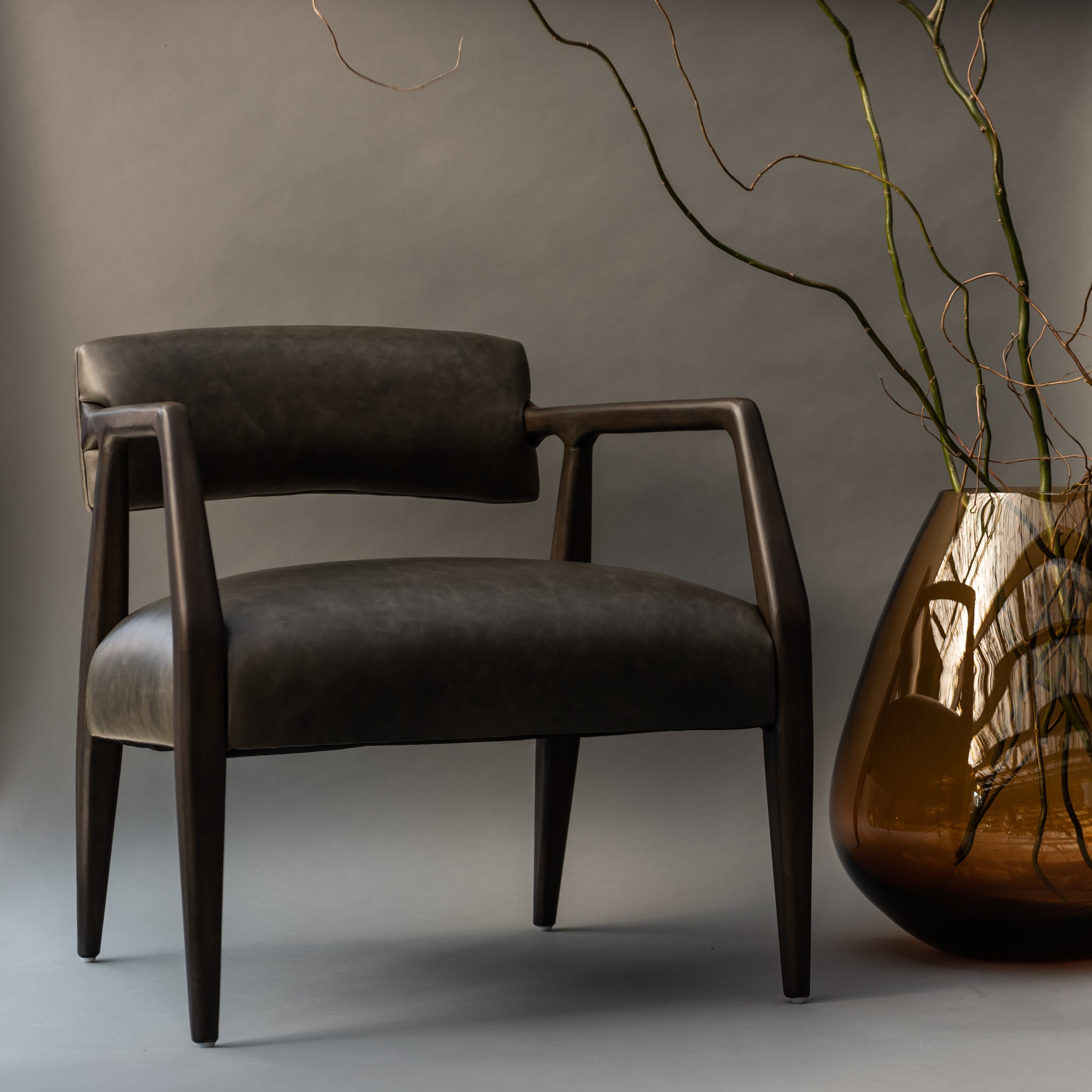 SILLÓN | Alejandra grafito Cuero