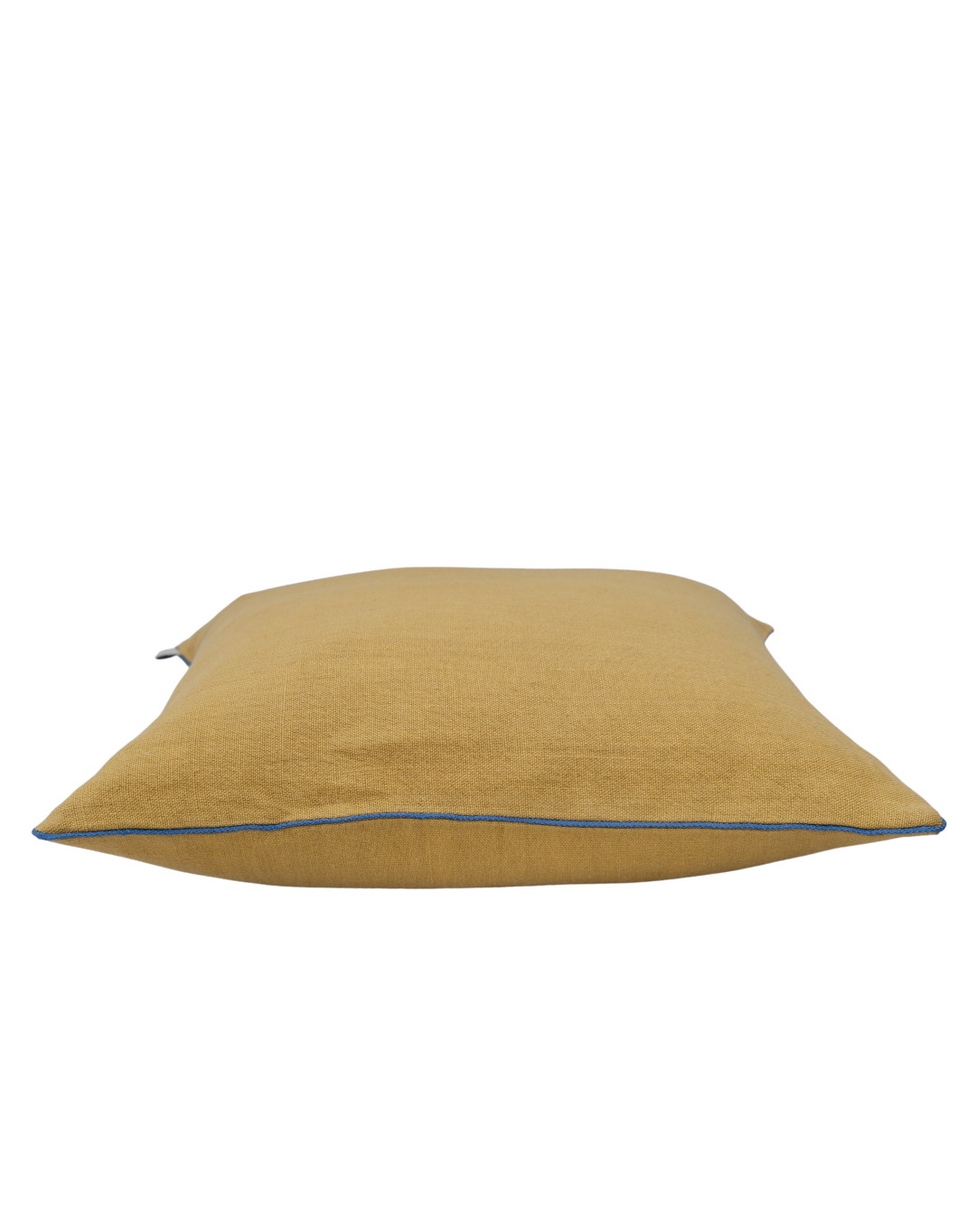 COJIN LINO MOSTAZA CON VIVO AZUL PIEDRA / 50 X 50 CM