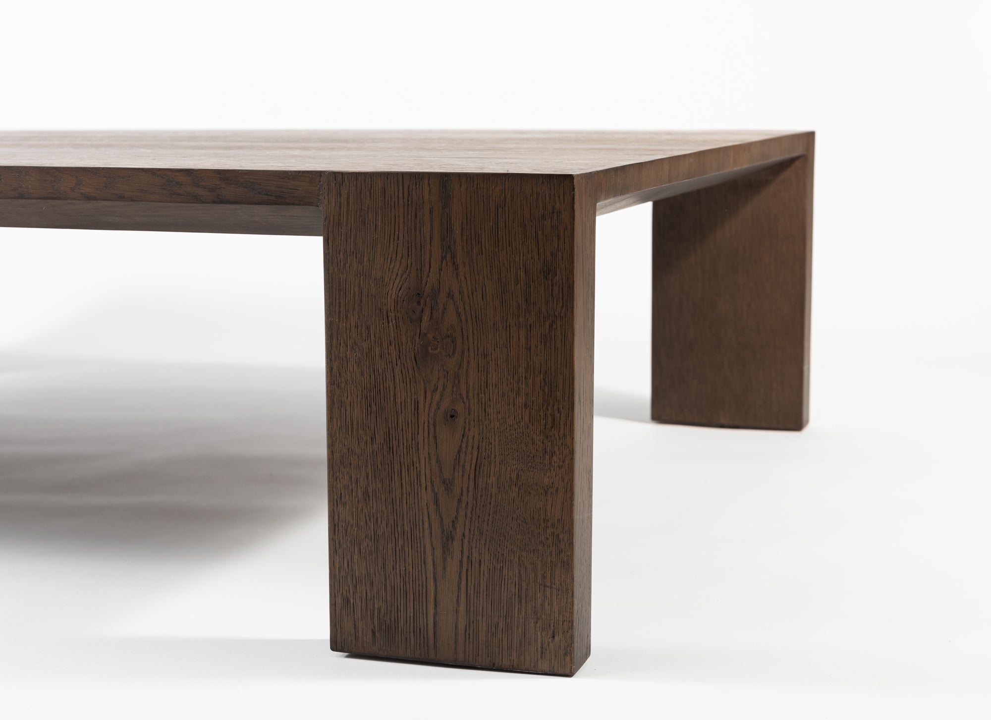 MESA DE CENTRO | Mesa de centro de Roble con acabado café 102A X 162.5L X 38H CM