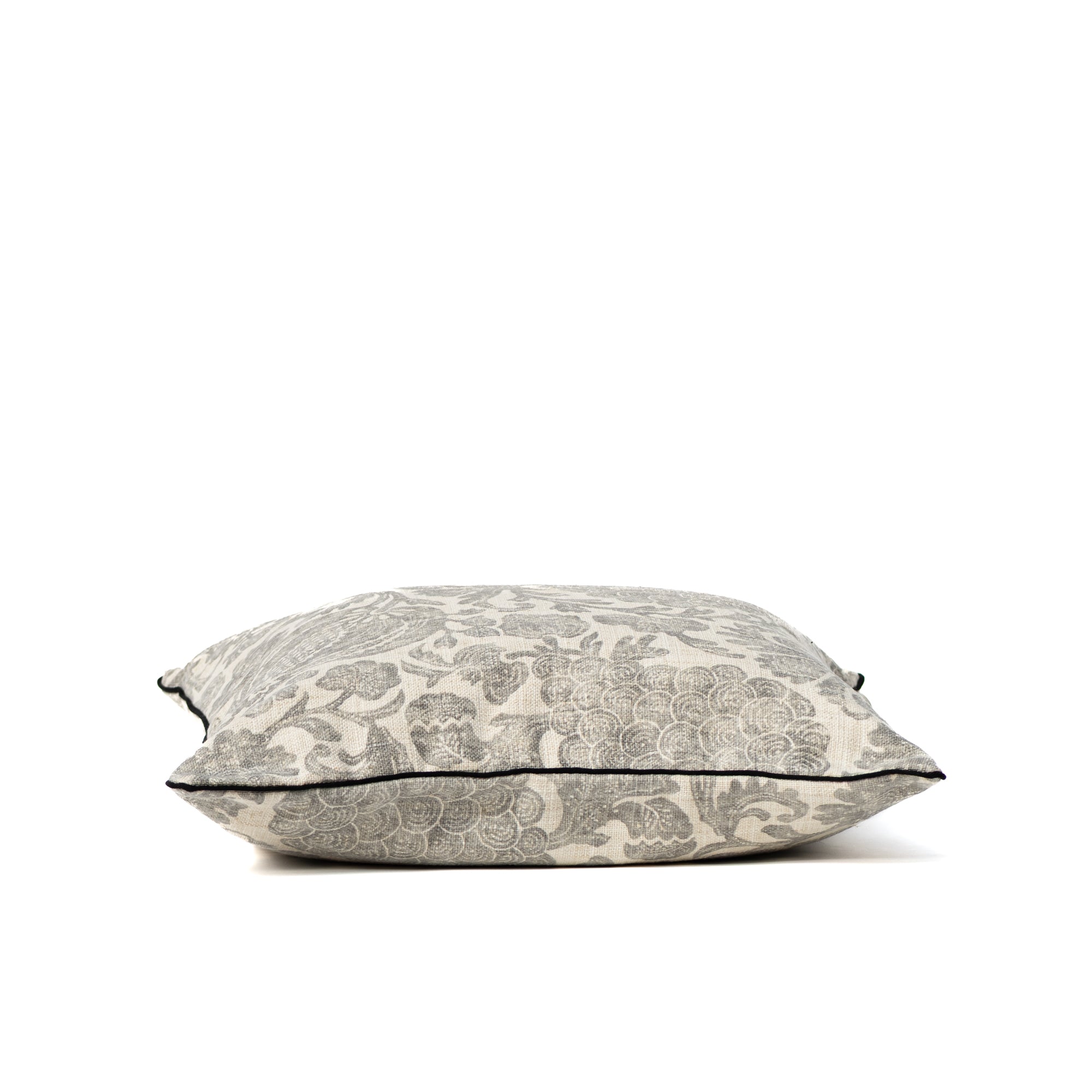 COJIN LINO CREMA CON VIÑEDO GRIS VIVO NEGRO / 50 X 50 CM