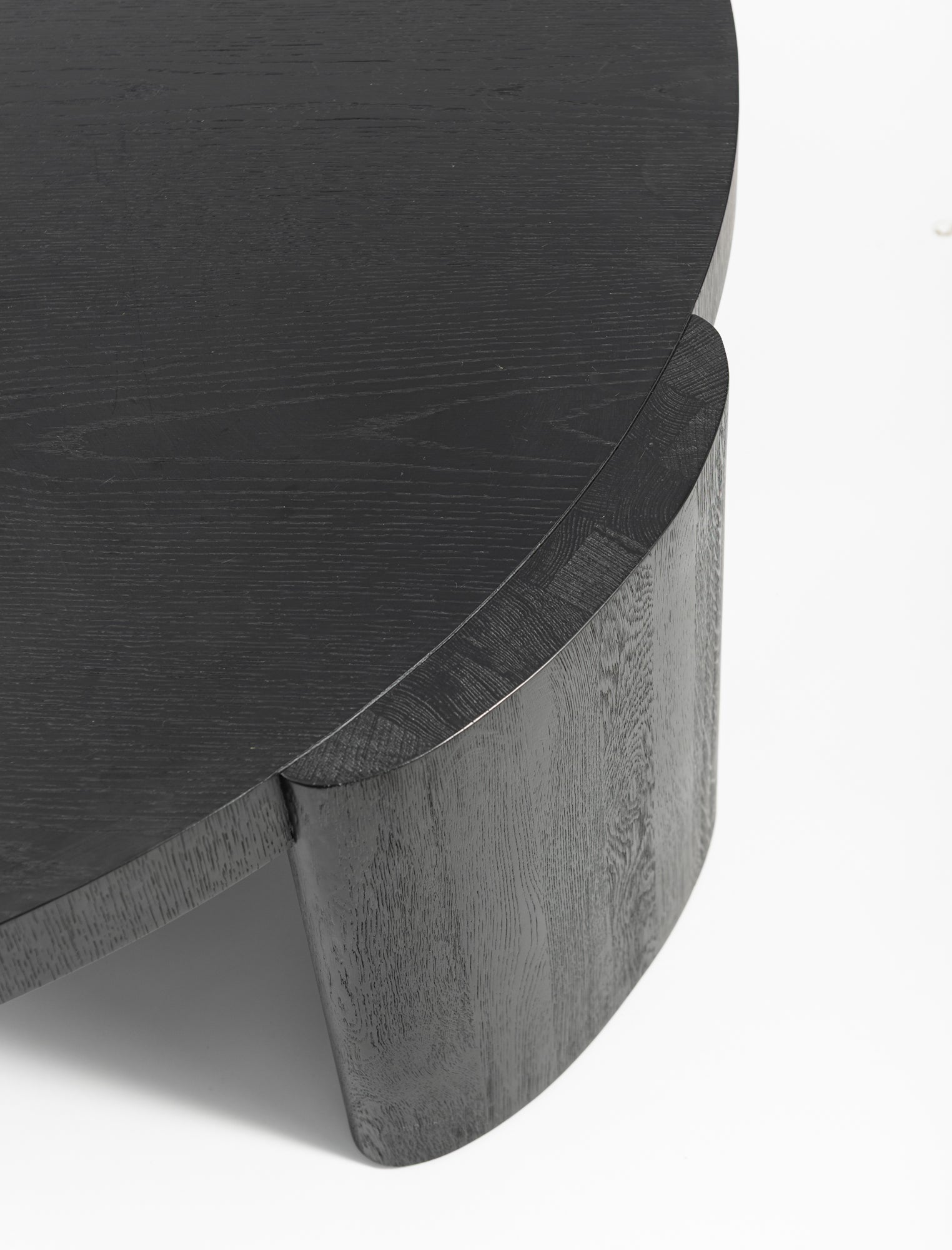 MESA DE CENTRO | Mesa de centro de Roble con acabado Negro 122D X 38H CM