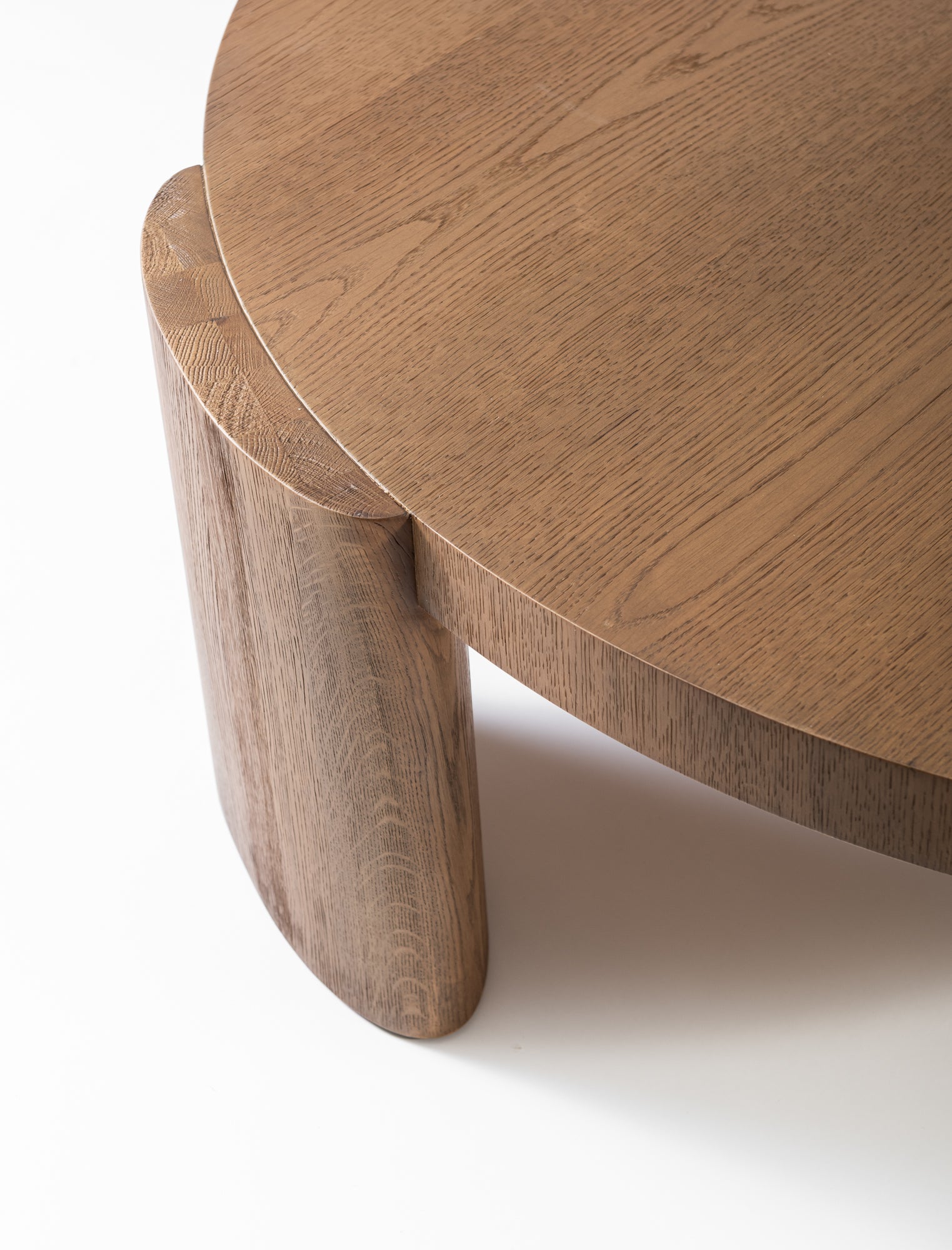 MESA DE CENTRO | Mesa de centro de Roble con acabado Natural 122D X 38H CM