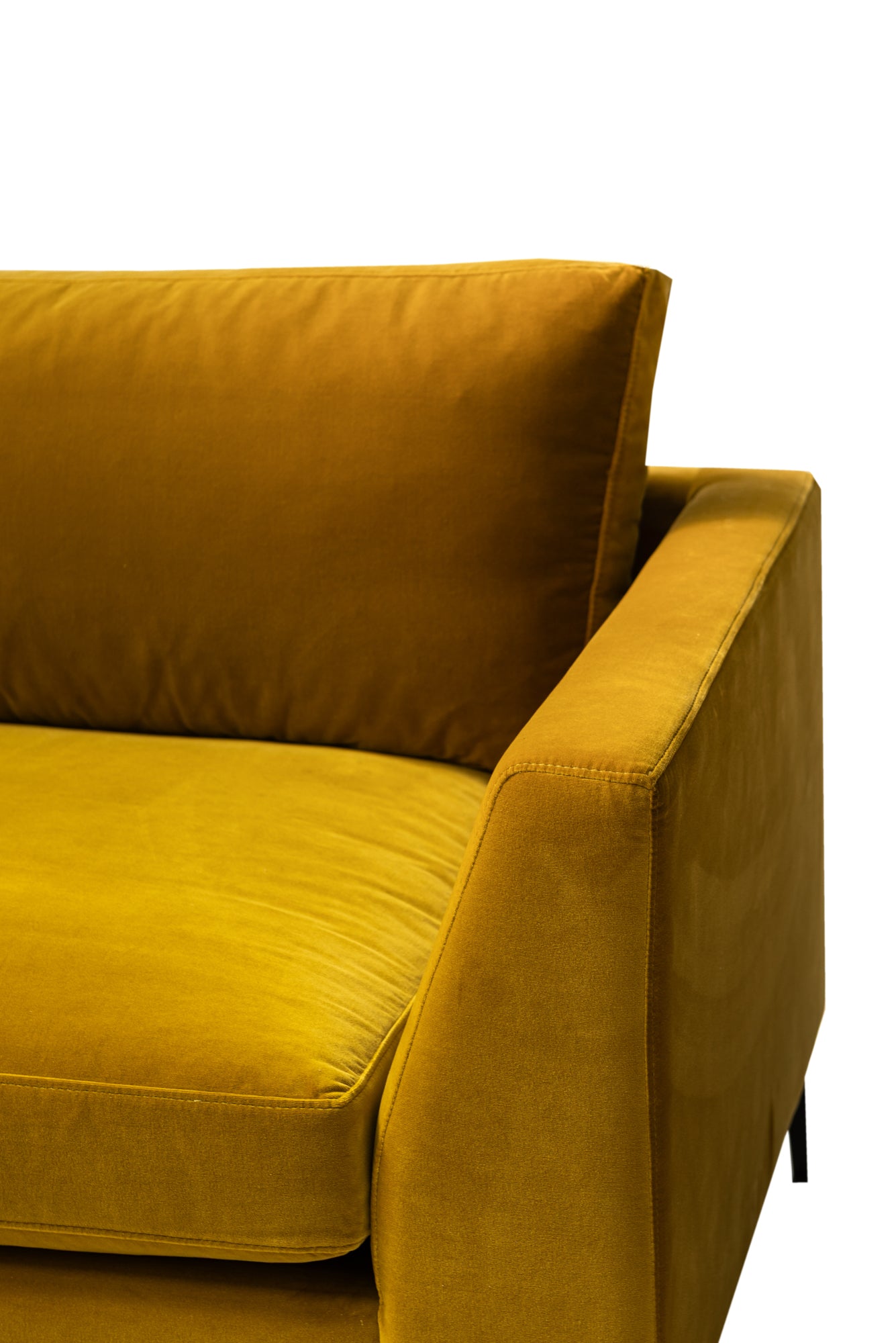 SOFÁ | MARK 243 CM TAPIZADO EN TERCIOPELO OCRE
