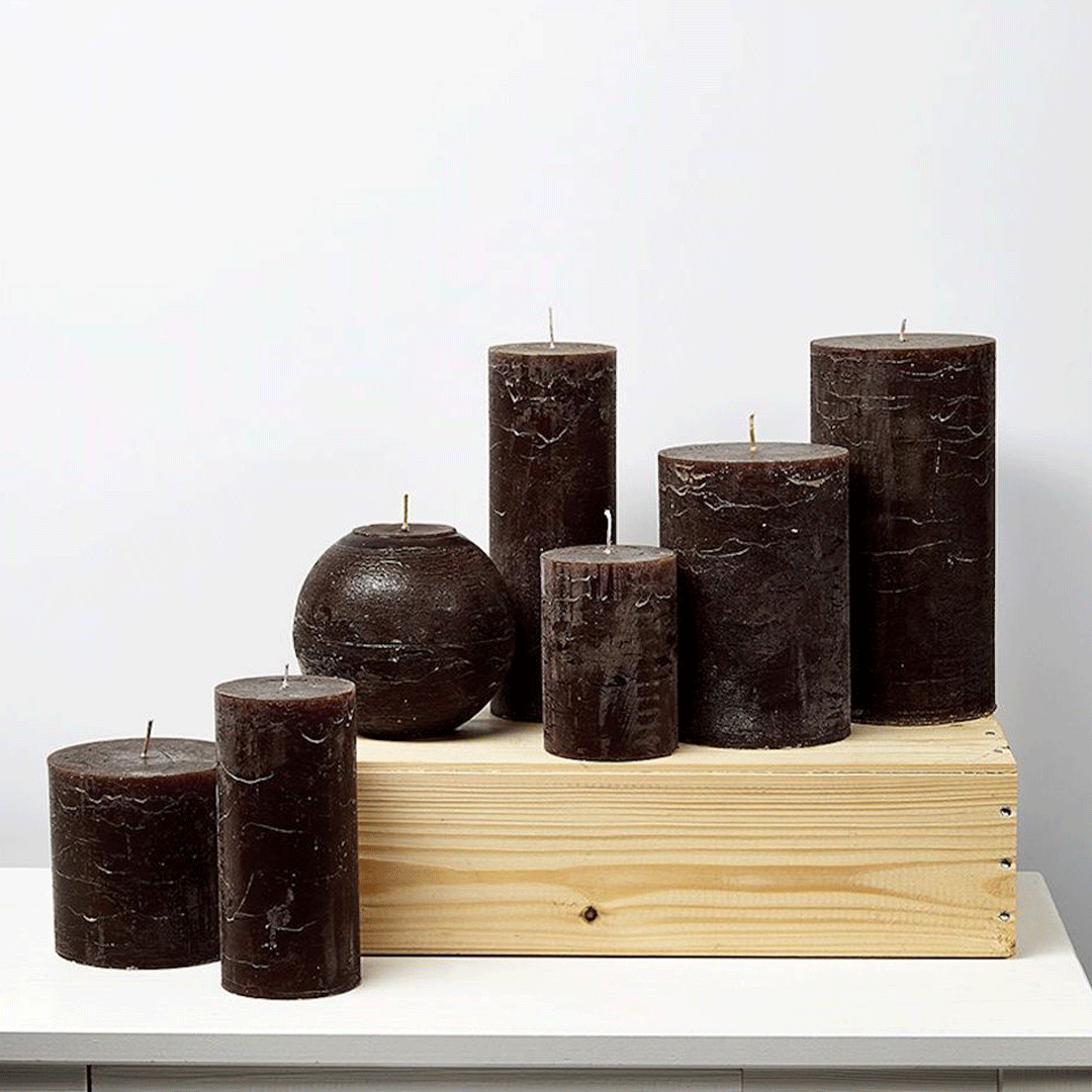 Vela rústica color Mocca utilizada en eventos como centro de mesa.