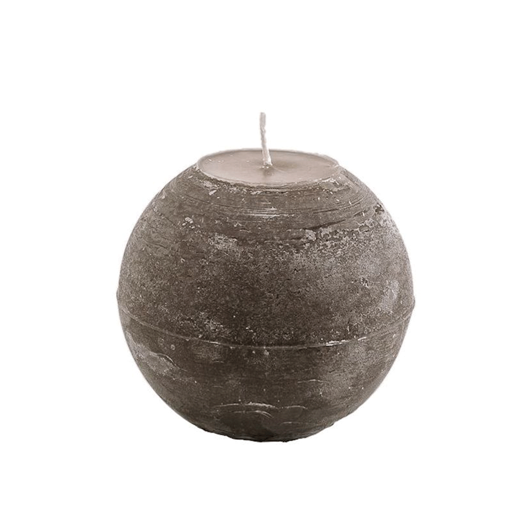 Vela rústica en forma de bola color Morene de 12 cm de diámetro, con una duración de 110 horas.