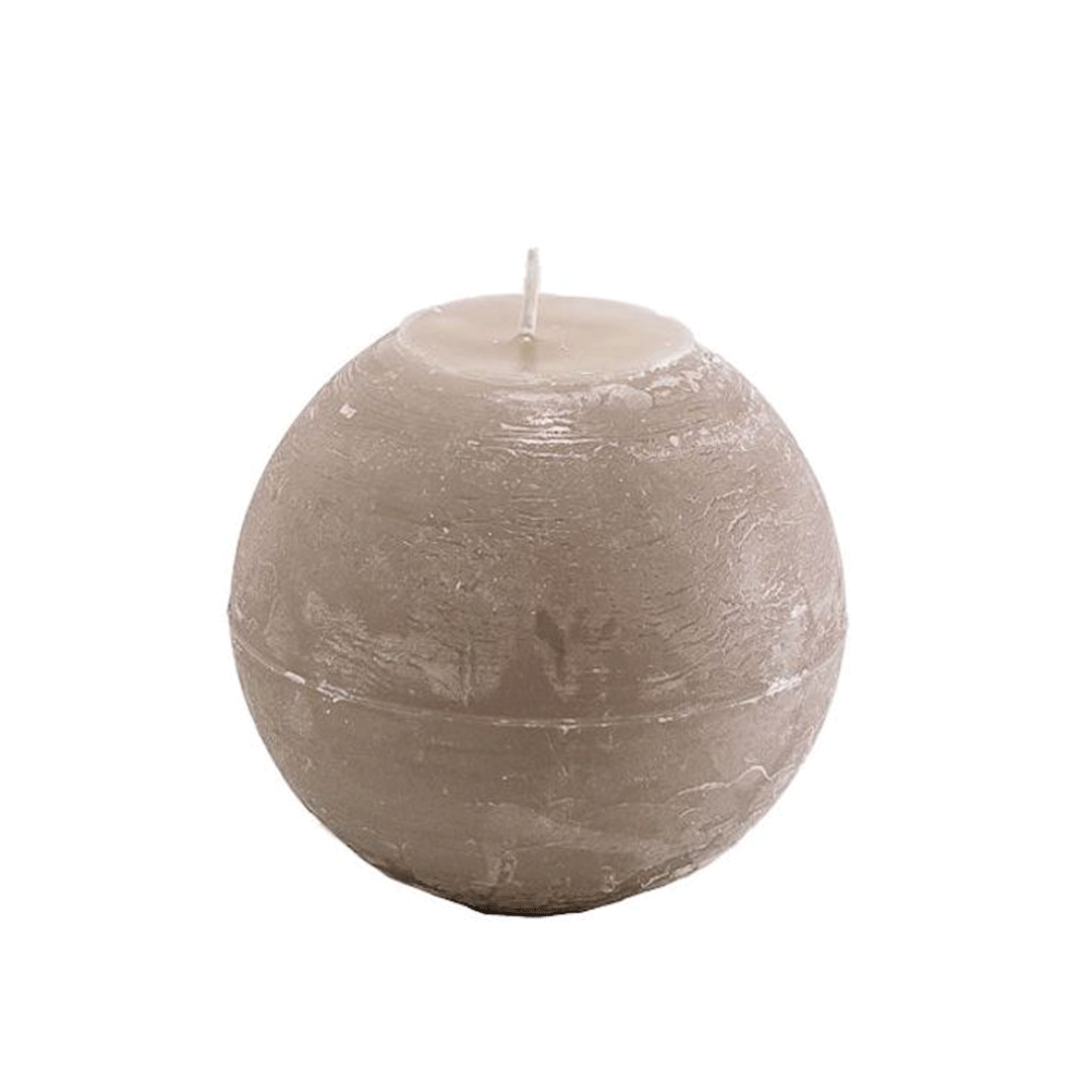 Vela rústica en forma de bola color Stone de 12 cm de diámetro, con una duración de 110 horas.