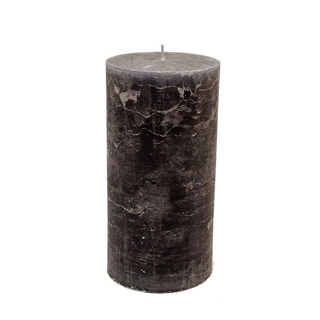 Vela cilíndrica color Dark Grey de 10 cm de diámetro x 20 cm de altura, con duración de 140 horas.