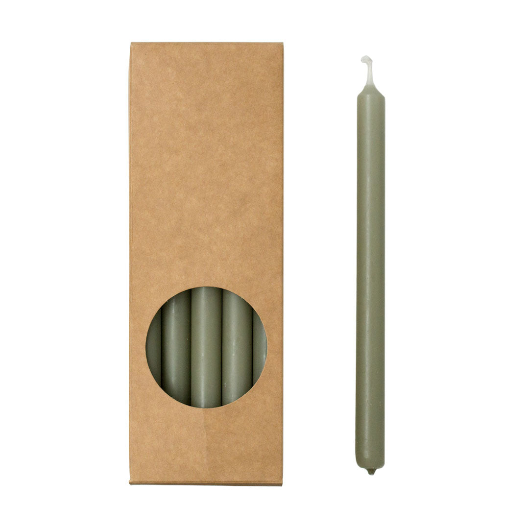 Pack de 20 velas cónicas color Eucaliptus de 1.2D x 17.5H CM, perfectas para eventos y decoración de interiores.