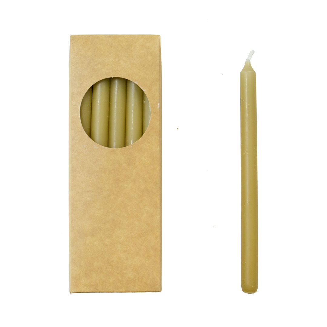 Pack de 20 velas cónicas color Hay de 1.2D x 17.5H CM, perfectas para eventos formales.