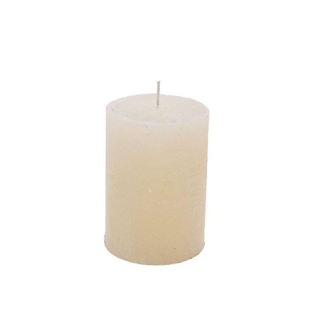 Velas cilíndricas color Off White en varios tamaños, para una decoración elegante.